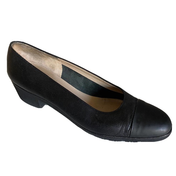 Salvatore Ferragamo Pump Black Textured Leather Almond Cap Toe Block Hee… - Picture 1 of 11